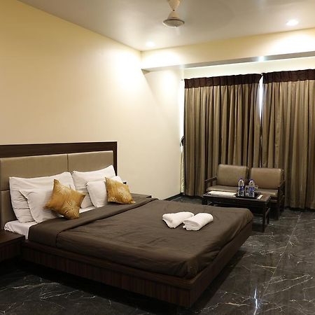 Ulhāsnagar Hotel Jawahar מראה חיצוני תמונה