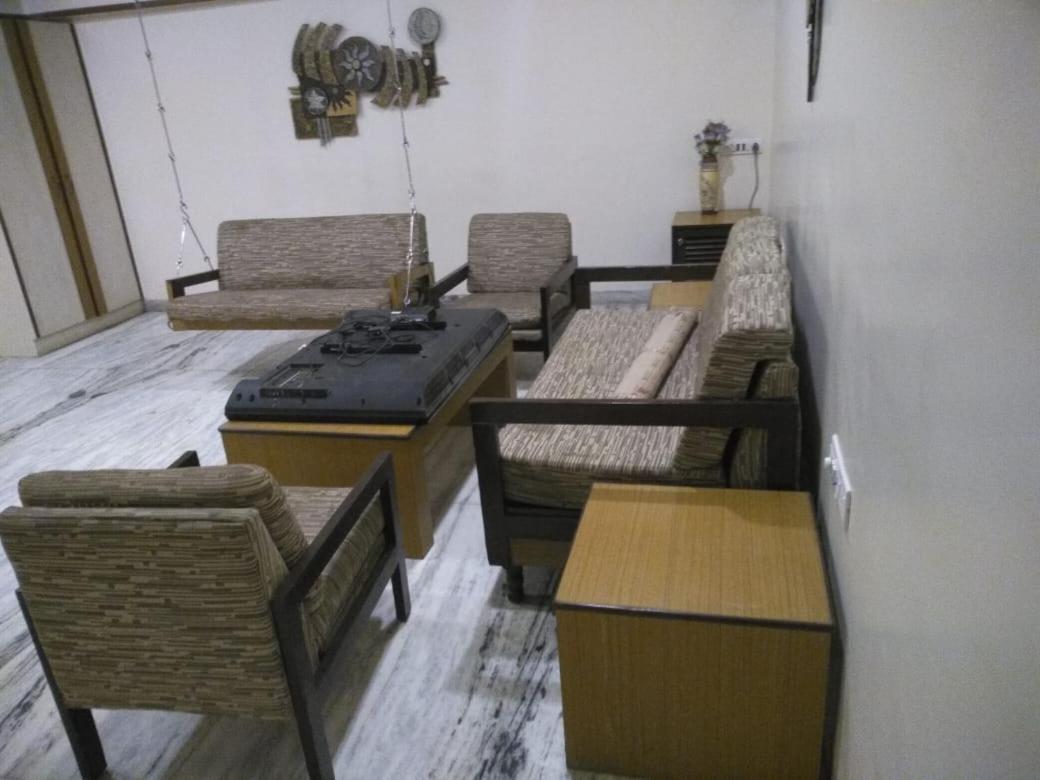 Ulhāsnagar Hotel Jawahar מראה חיצוני תמונה