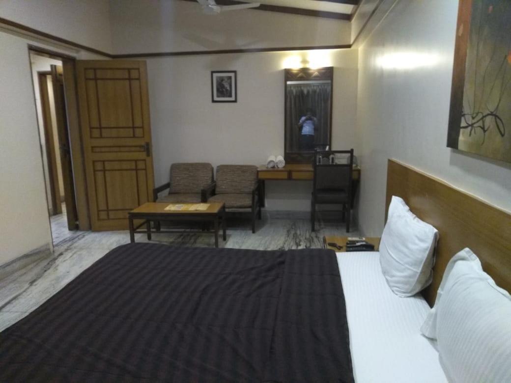 Ulhāsnagar Hotel Jawahar מראה חיצוני תמונה