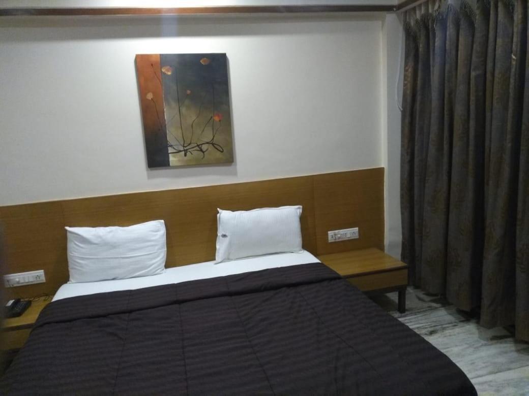 Ulhāsnagar Hotel Jawahar מראה חיצוני תמונה