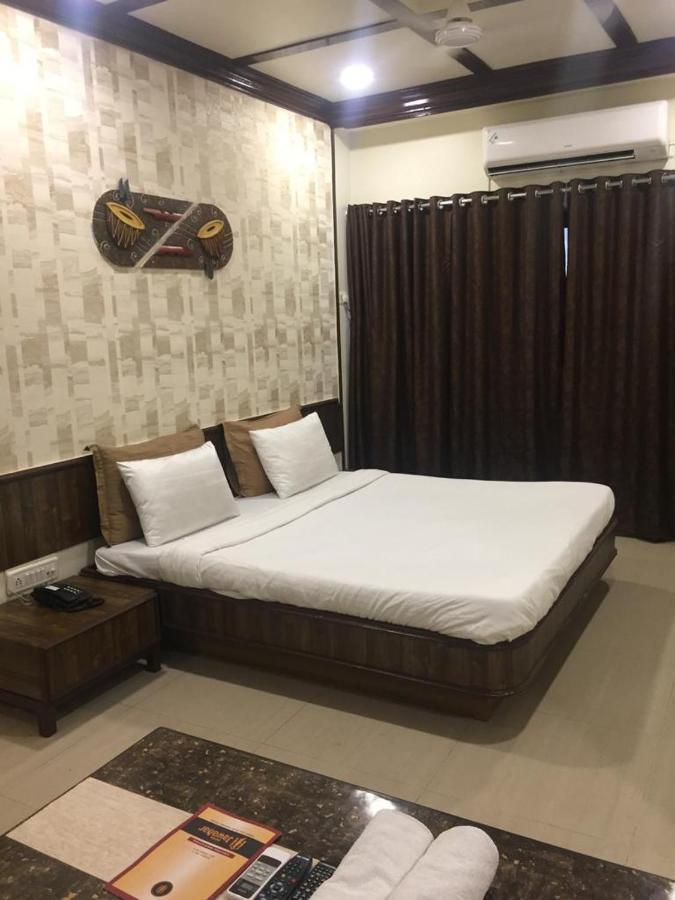 Ulhāsnagar Hotel Jawahar מראה חיצוני תמונה