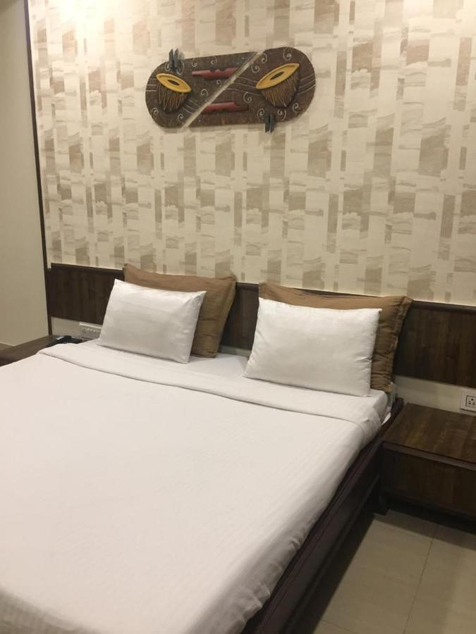 Ulhāsnagar Hotel Jawahar מראה חיצוני תמונה