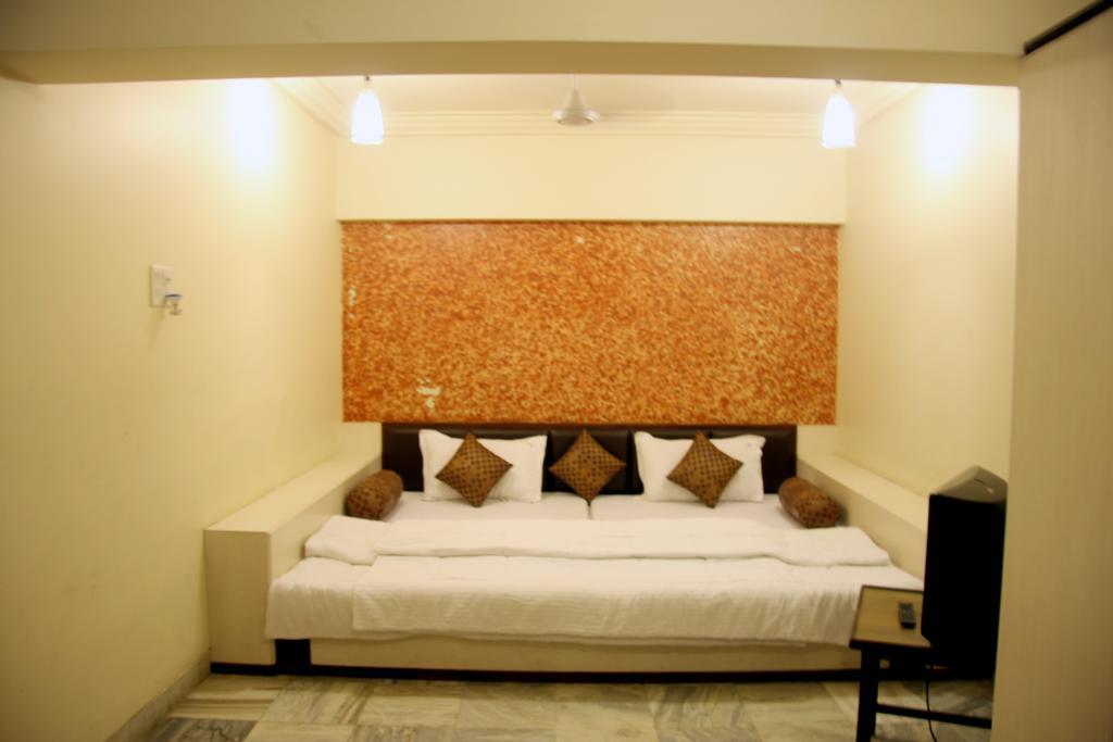 Ulhāsnagar Hotel Jawahar מראה חיצוני תמונה