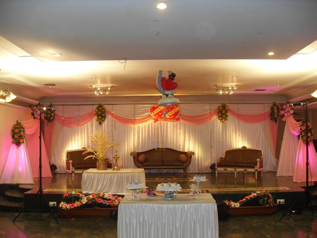 Ulhāsnagar Hotel Jawahar מראה חיצוני תמונה