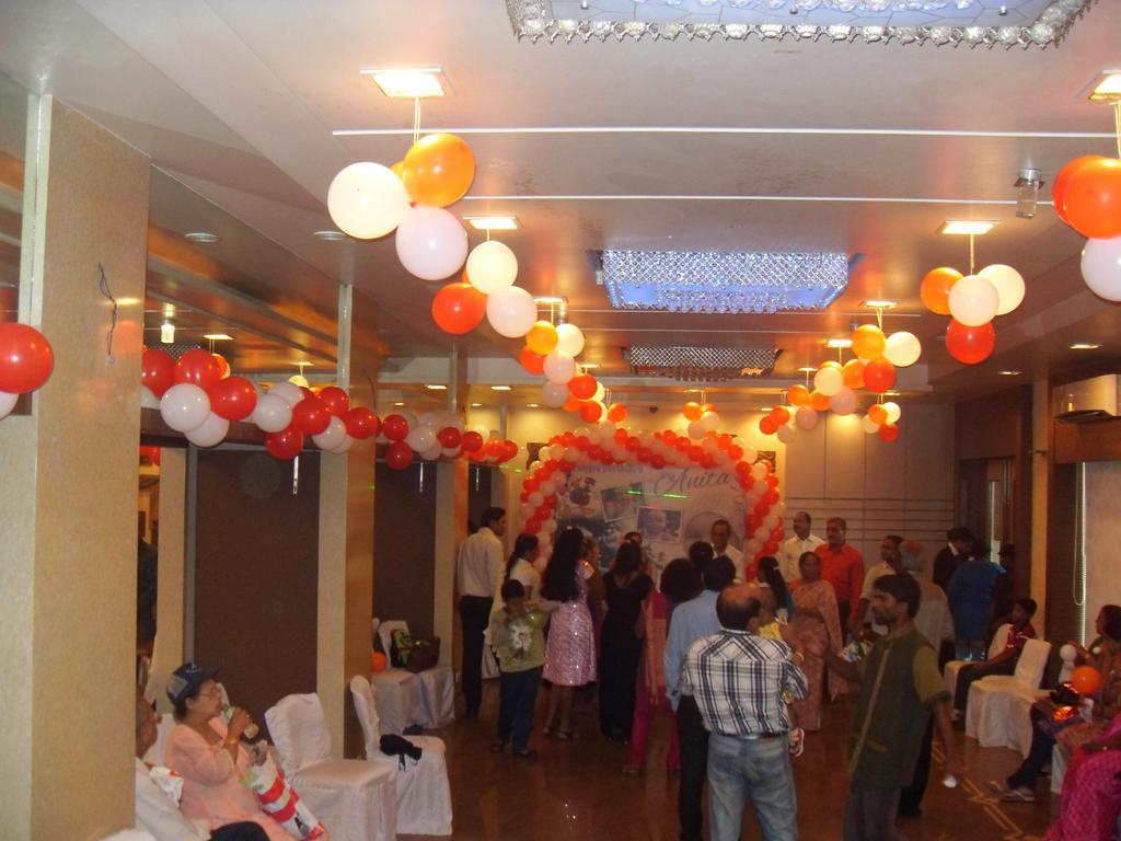 Ulhāsnagar Hotel Jawahar מראה חיצוני תמונה
