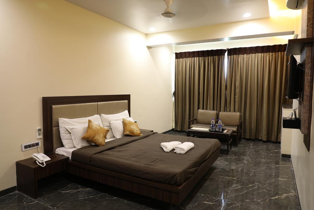 Ulhāsnagar Hotel Jawahar מראה חיצוני תמונה