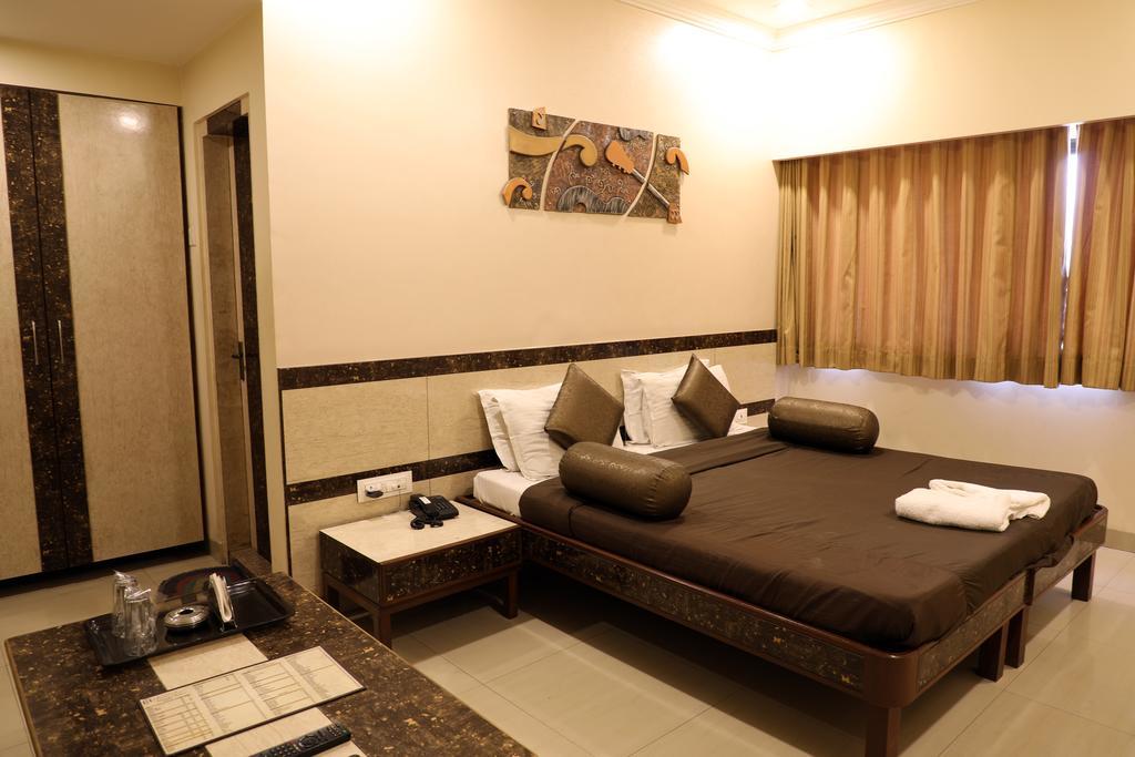 Ulhāsnagar Hotel Jawahar מראה חיצוני תמונה