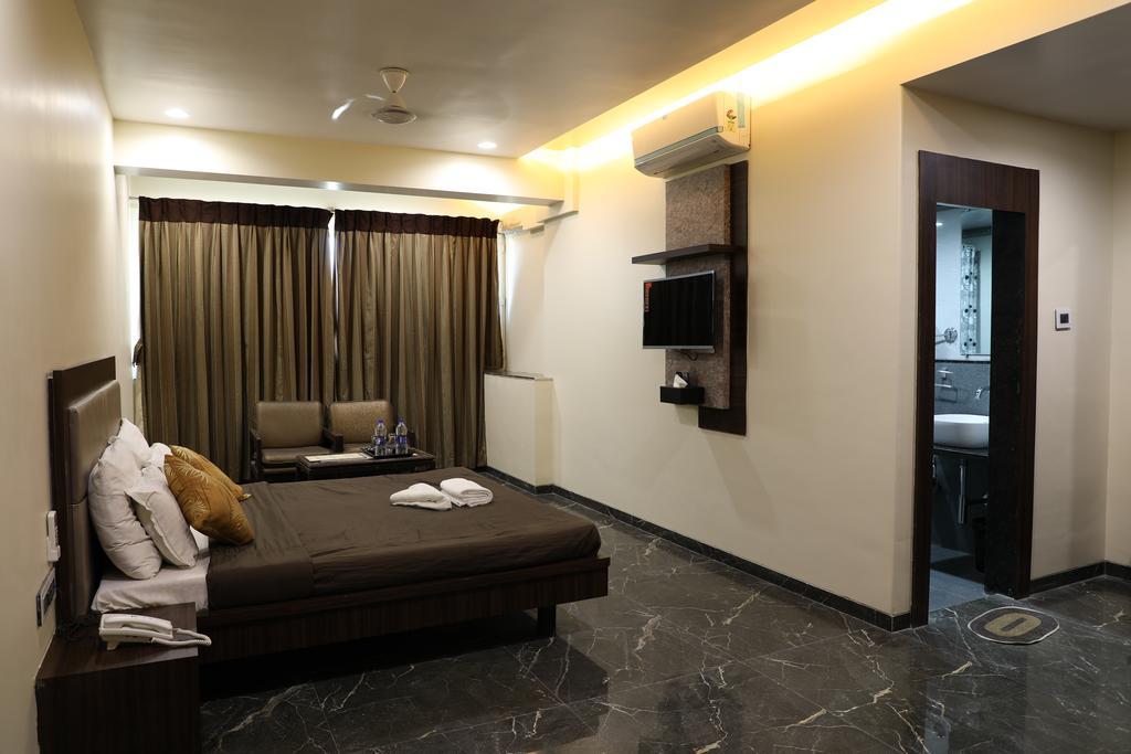 Ulhāsnagar Hotel Jawahar מראה חיצוני תמונה