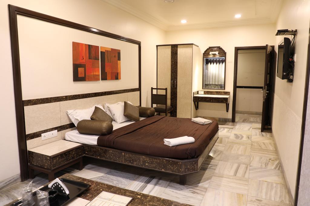 Ulhāsnagar Hotel Jawahar מראה חיצוני תמונה