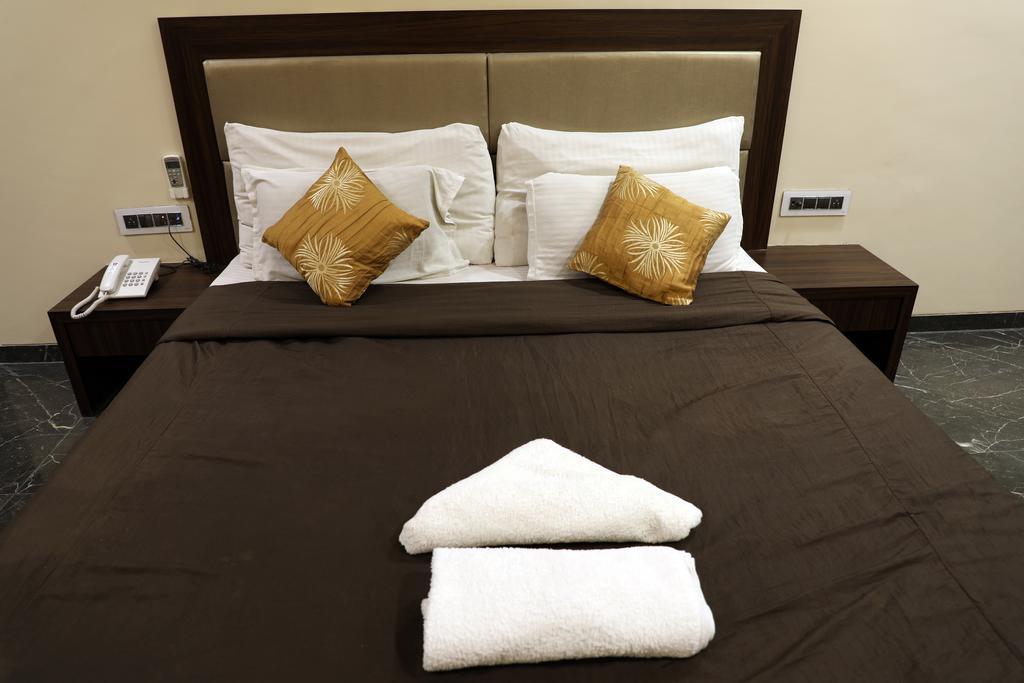 Ulhāsnagar Hotel Jawahar מראה חיצוני תמונה