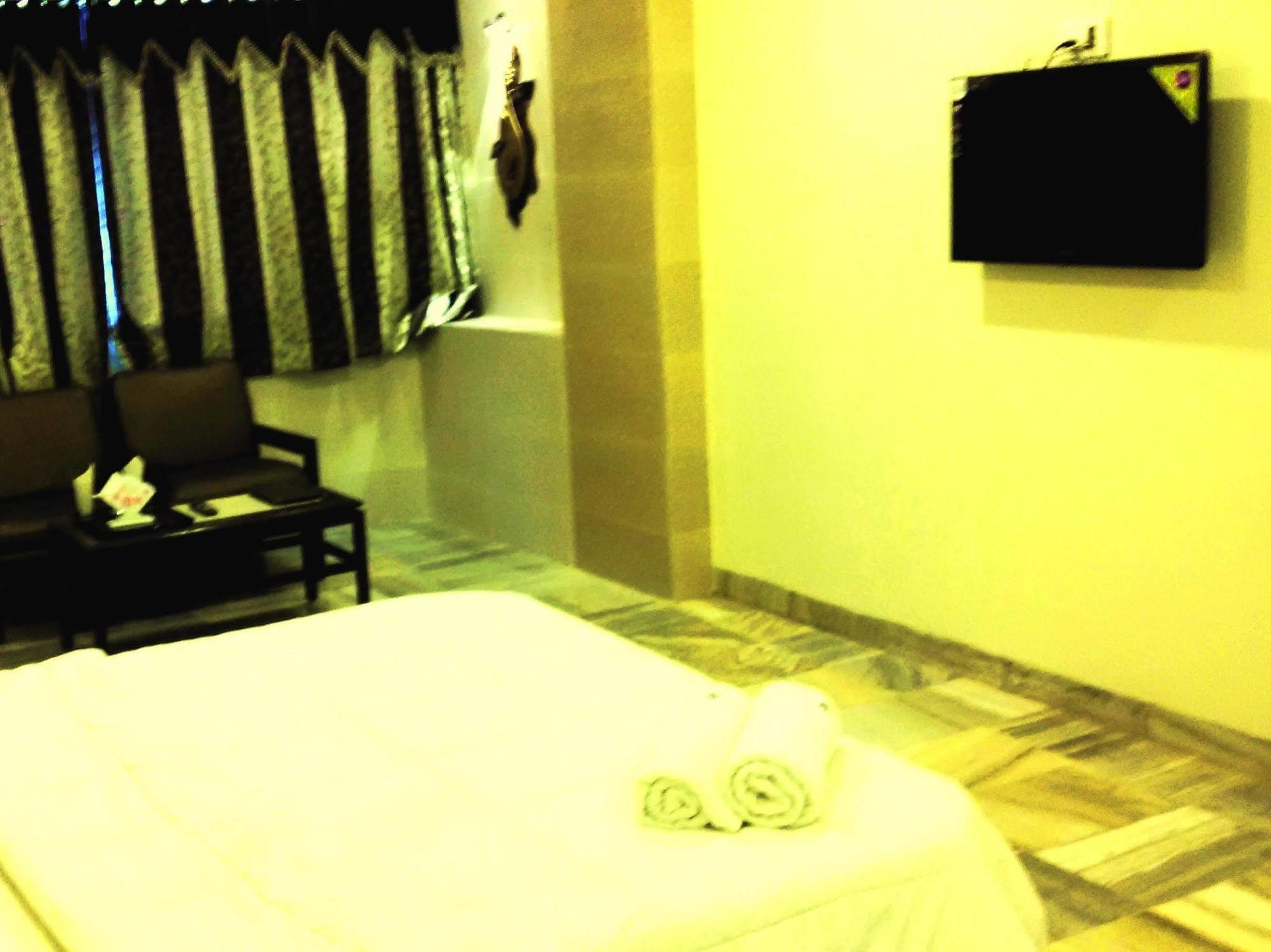 Ulhāsnagar Hotel Jawahar מראה חיצוני תמונה