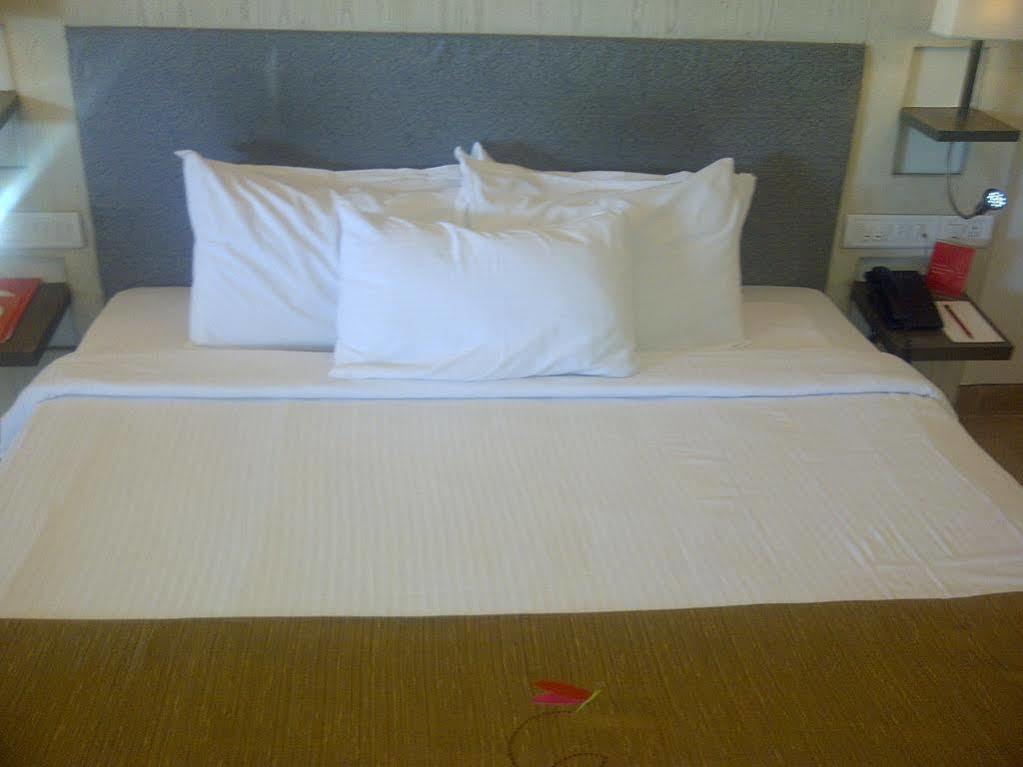 Ulhāsnagar Hotel Jawahar מראה חיצוני תמונה