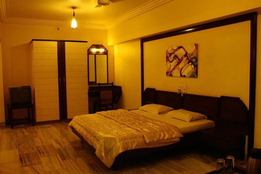 Ulhāsnagar Hotel Jawahar מראה חיצוני תמונה